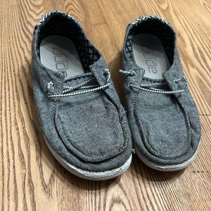 Hey Dudes. Wendy Youth girls size 3